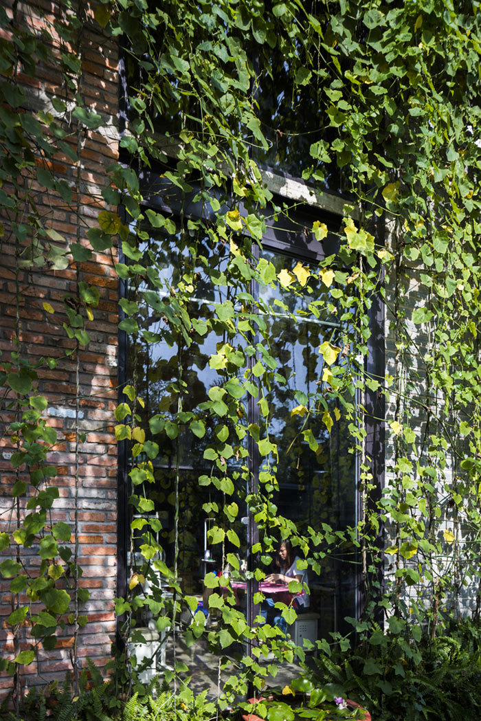 服裝廠房樣本區(qū)窗戶裝修設(shè)計效果圖