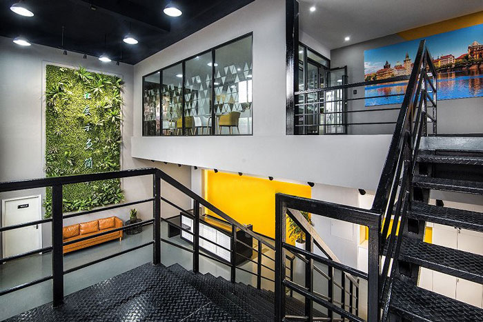 展示器材公司辦公室樓梯裝修設計效果圖