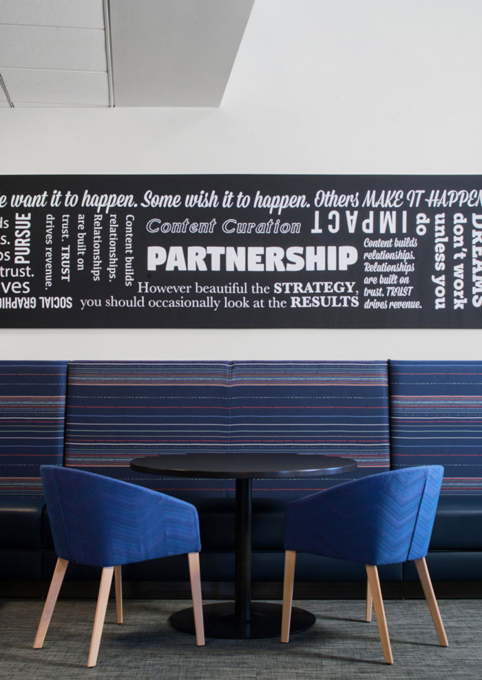 營銷策劃公司辦公室交流區域裝修設計效果圖