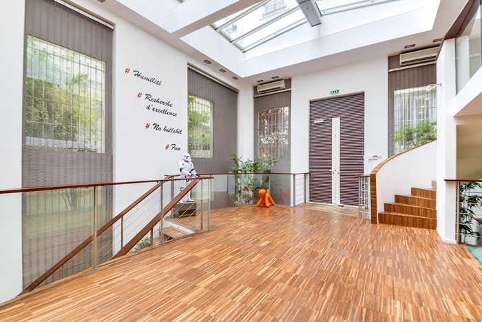 兩層550平方辦公室進門區(qū)裝修設計效果圖