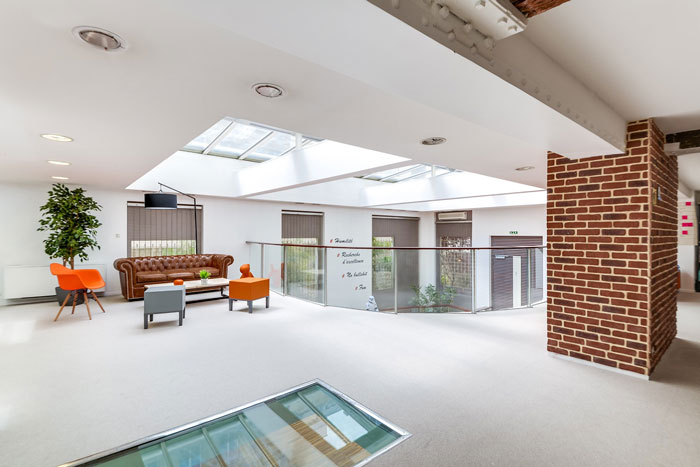 兩層550平方辦公室接待區(qū)裝修設計效果圖