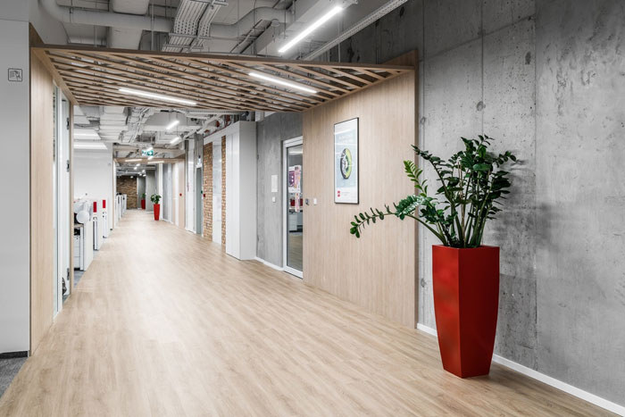 科技感辦公室辦公區(qū)過(guò)道裝修設(shè)計(jì)效果圖