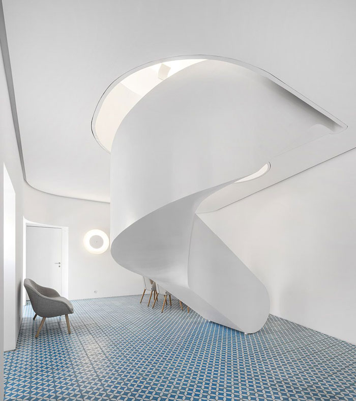 挑高層辦公室交流區裝修設計效果圖